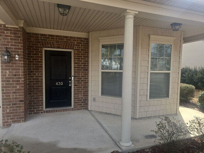 Building Photo - The Manors at White Knoll