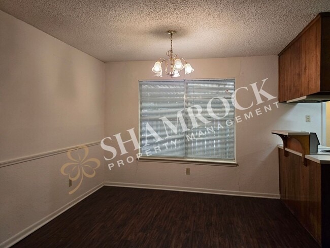Building Photo - 6807 Old Briarstown Dr