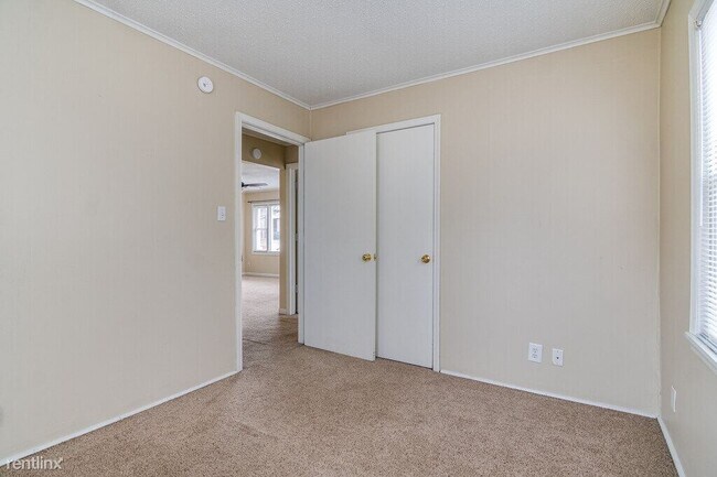 Building Photo - 2 br, 1 bath House - 4900 Mission Road