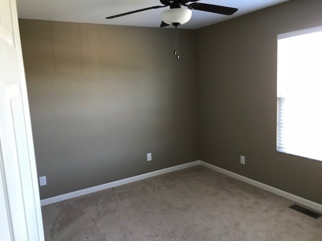 Building Photo - Alcoa, 3 bedroom home with 1-car garage - ...