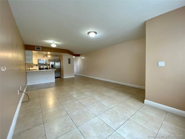 Foto del edificio - 451 NW 82nd Ave