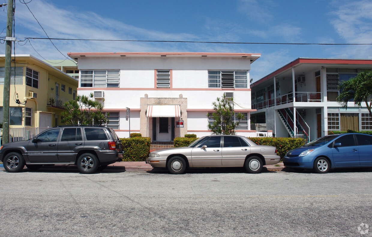 Mimo on the Beach Apartments in Miami Beach, FL