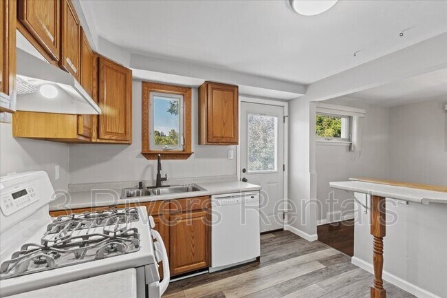 Building Photo - 518 Nordeen Dr