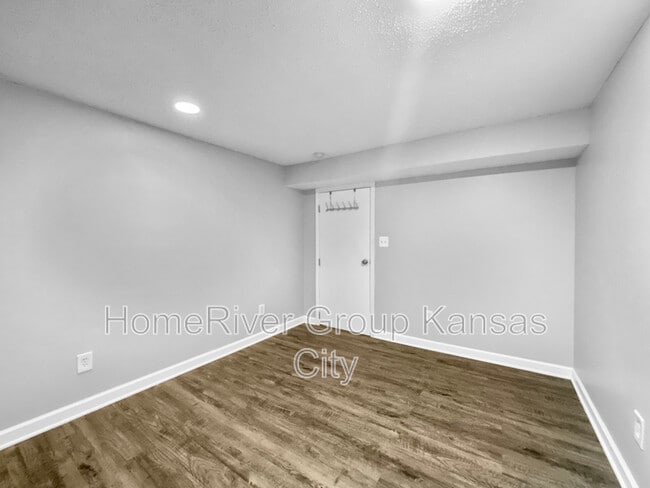 Building Photo - 3913 S Lynn St
