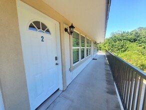 Building Photo - 501 E Davis St