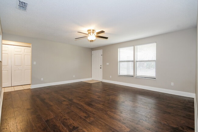 Building Photo - 602 Cedar Grove Dr