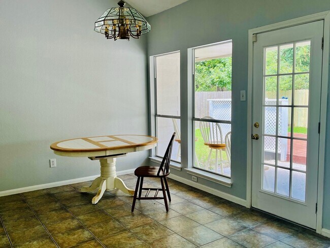 Foto del edificio - 4219 Hermitage Hollow Ln