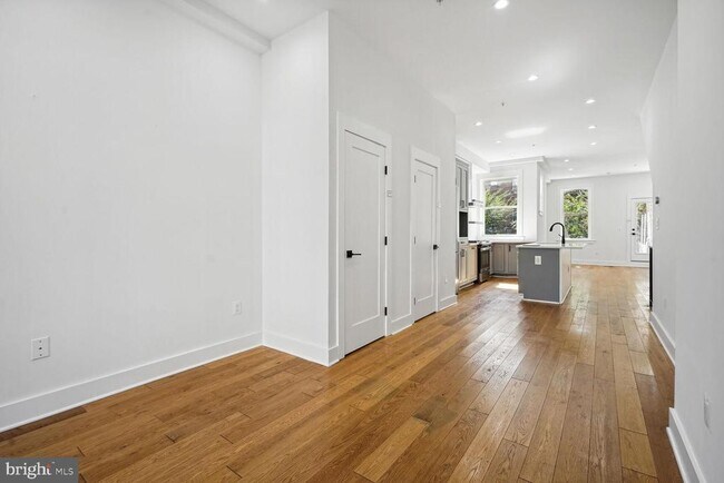 Foto del edificio - 1468 Newton St NW