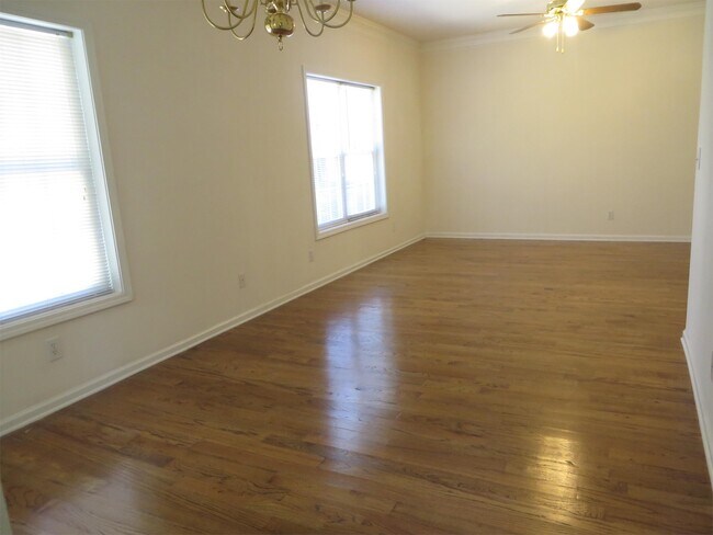 Foto del edificio - 8801 Fairview Bluff