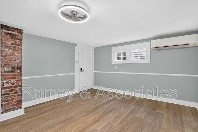 Building Photo - 837 E Burnett Ave