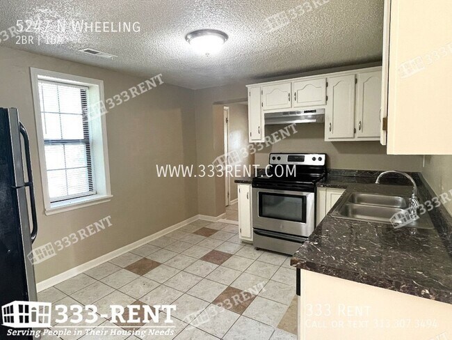 Foto del edificio - Attractive bungalow with fully fenced yard...
