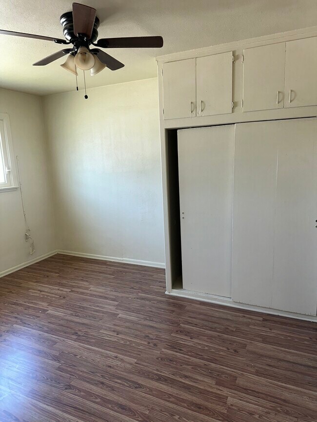 Building Photo - 9601 1/2 Clovis Ave