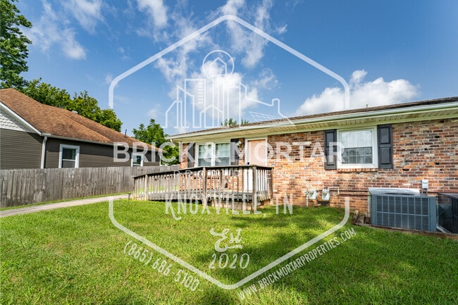 Photo - 2407 Holbrook Dr House