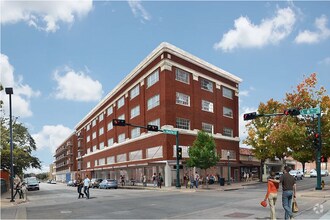 Building Photo - 800 Austin Ave
