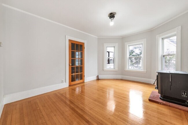 Building Photo - 95 Callender St