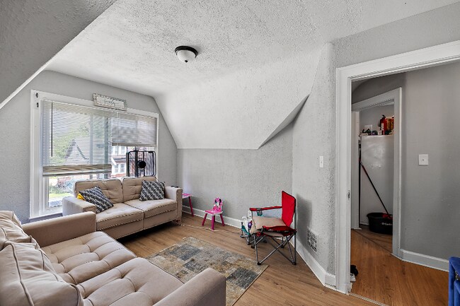 Foto del edificio - 15716 Cherrylawn St
