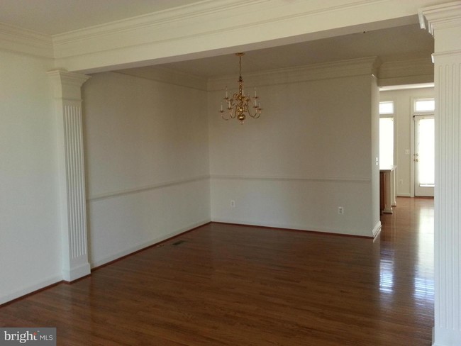Building Photo - 9080 Tanyard Ln