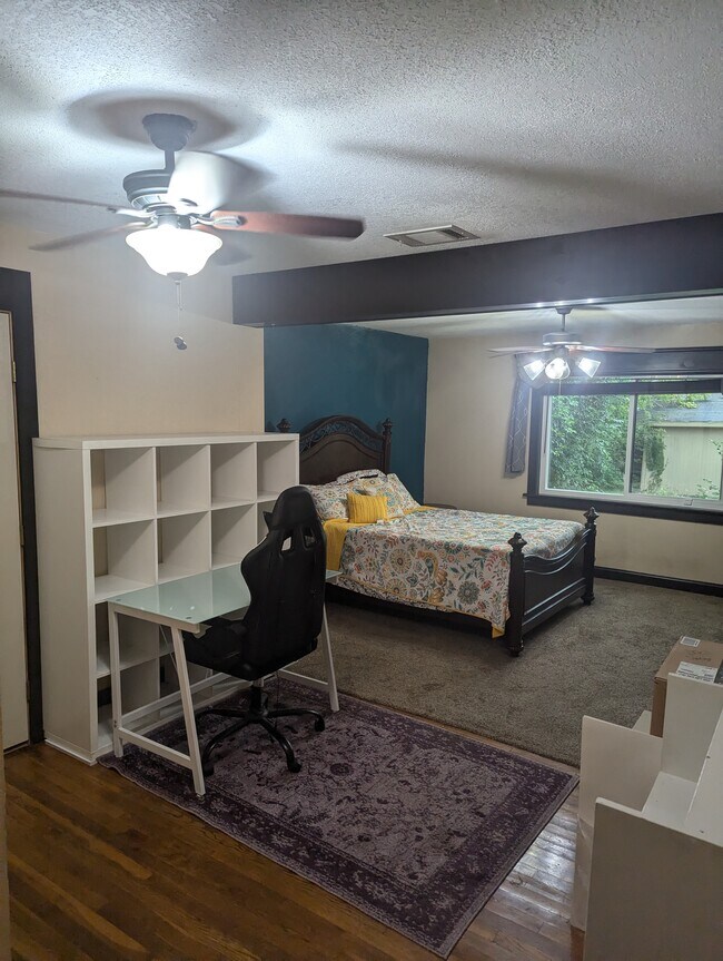 Building Photo - 806 Barbara Dr