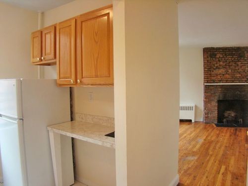 Building Photo - 757 Greenwich St