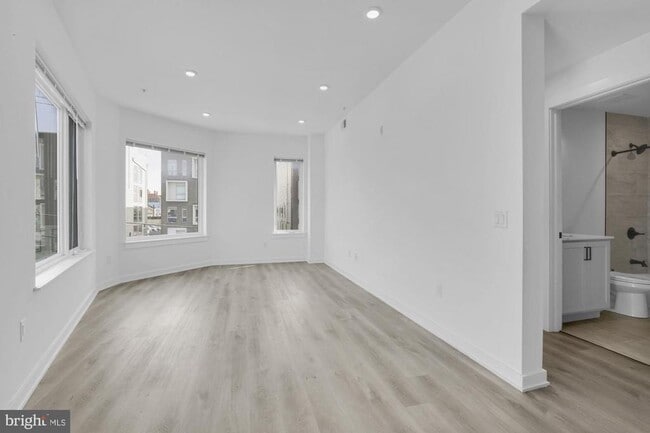 Building Photo - 2046 E Lehigh Ave