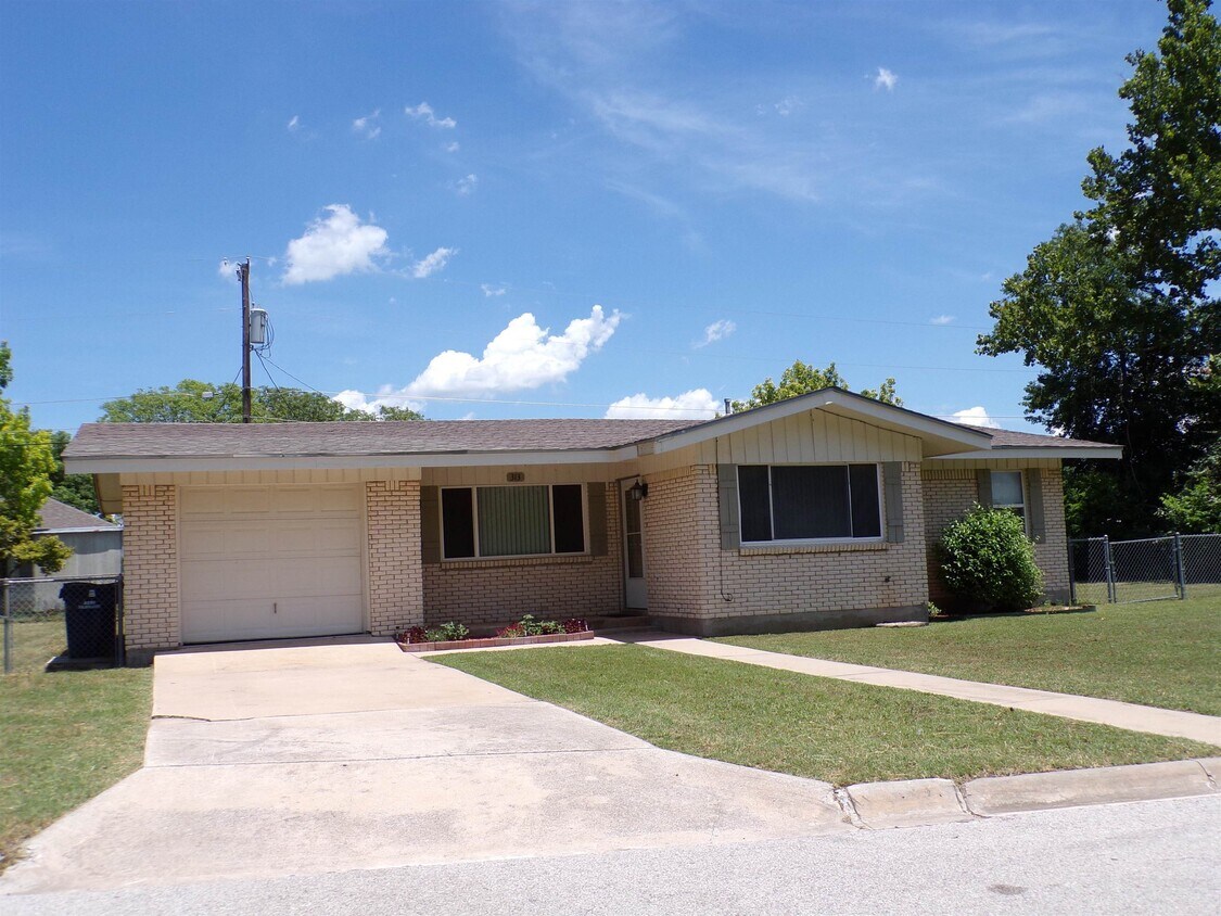 313 Highland Dr, TX 78611 House Rental in TX