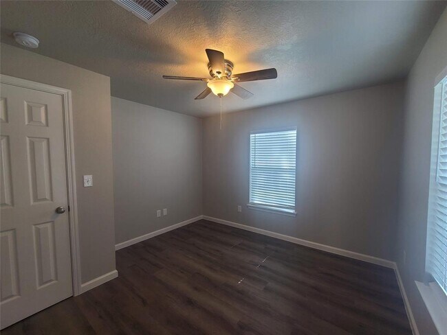 Building Photo - 1309 2nd St