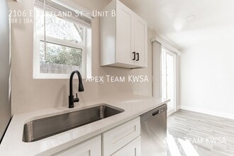 Building Photo - 2106 E Eastland St