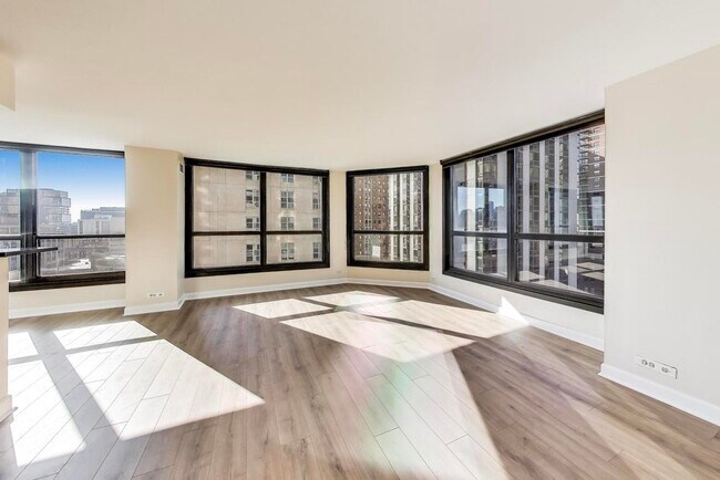 Foto del edificio - 1030 N State St