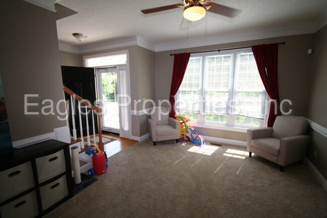 Building Photo - 210 N Marion Dr