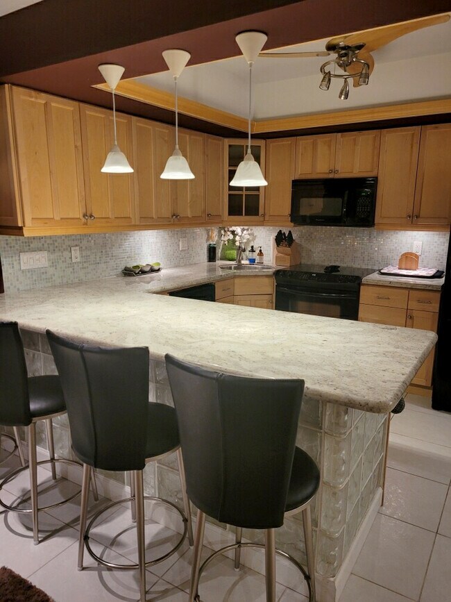 Foto del edificio - 2453 NE 51st St