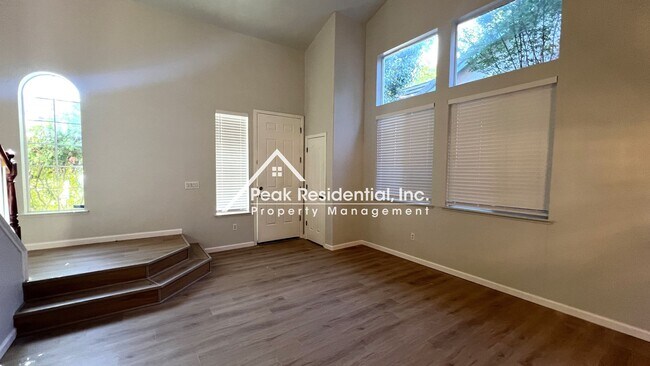 Foto del edificio - Updated 4bd/2.5ba Natomas Area Home with 3...