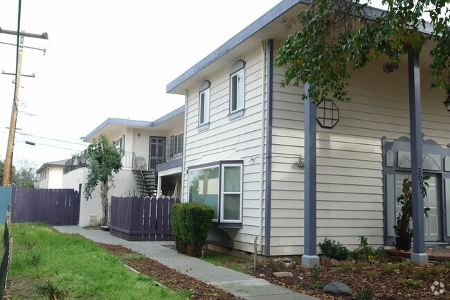 Building Photo - 3687 Waterbury Ct