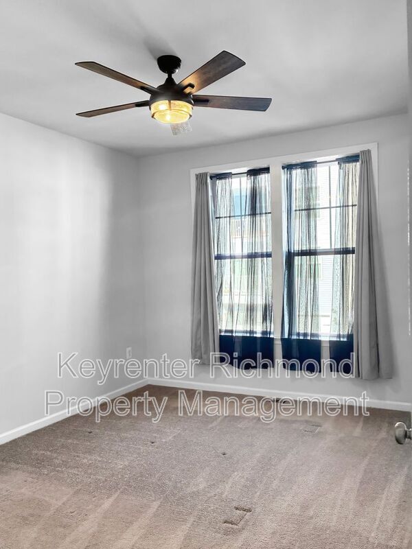 Foto del edificio - 719 McCormick Farm Dr