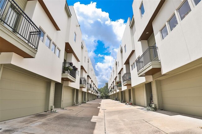 Building Photo - 4706 Austin St