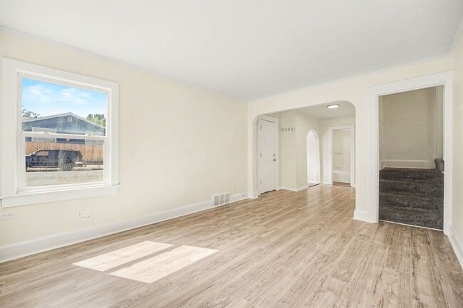 Building Photo - 701 Meade St