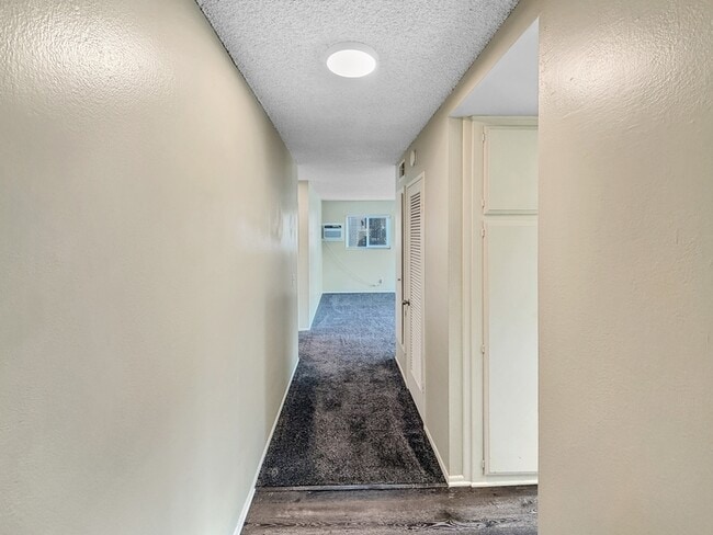 Building Photo - 825 Normark Terrace