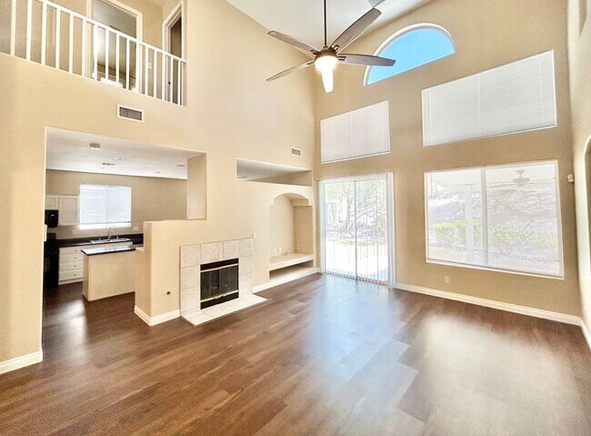 Foto del edificio - BEAUTIFUL 2 STORY HOUSE IN GATED SEVEN HIL...