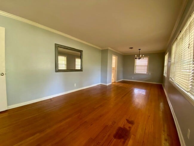 Building Photo - 3 Bedroom 2 Bath Home in Broadmoor!