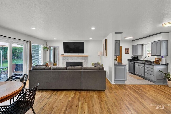 Foto del edificio - 220 N Owyhee St