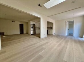 Building Photo - 47 Bluejay