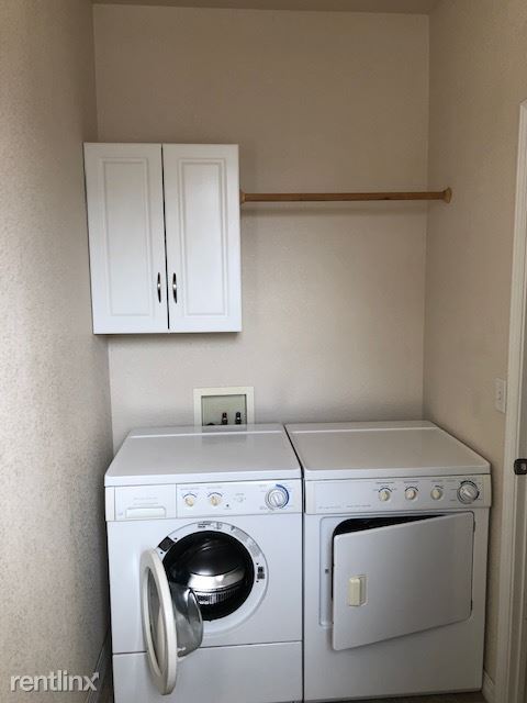 Building Photo - 2 br, 1.5 bath House - 2150 Katahdin Dr