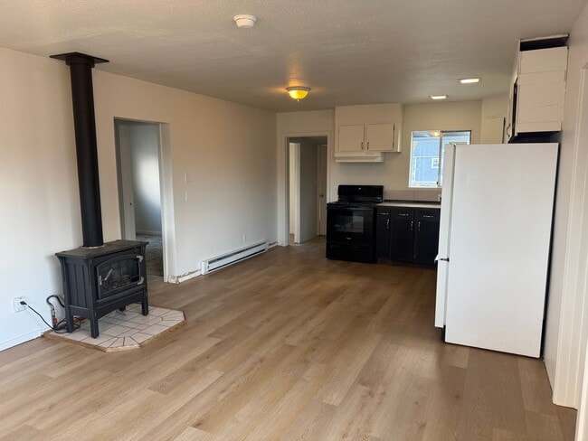 Building Photo - Relaxed Living in West Ellensburg