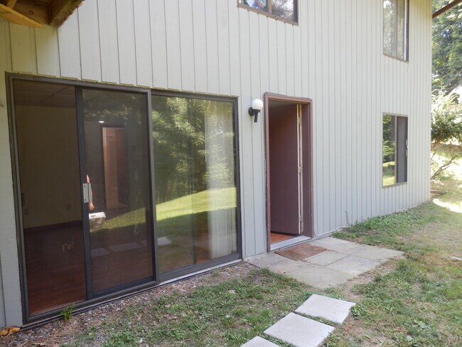 Building Photo - 1342 US-6