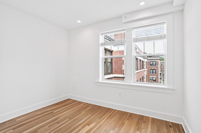 Foto del edificio - 56 Frost St