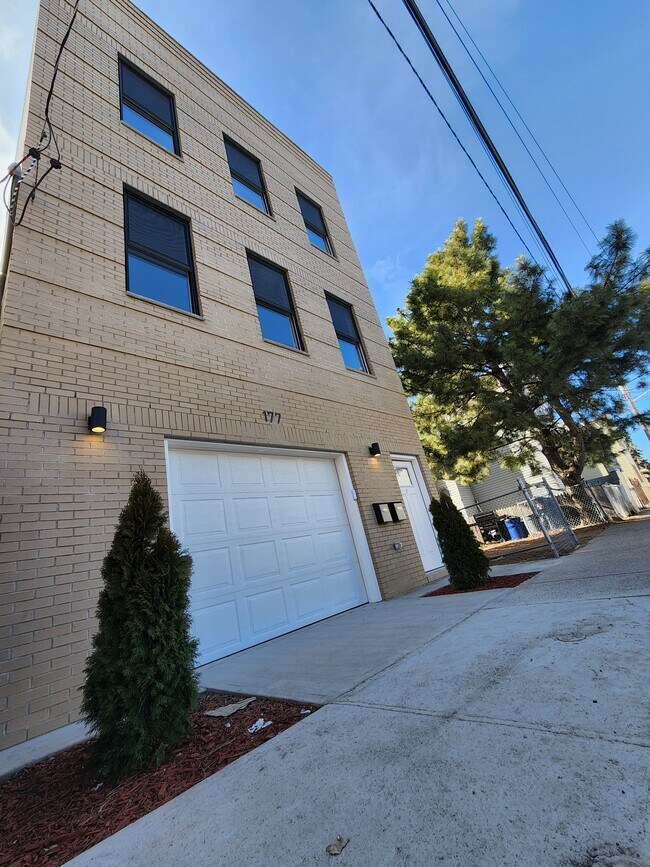 Building Photo - 177 Lembeck Ave