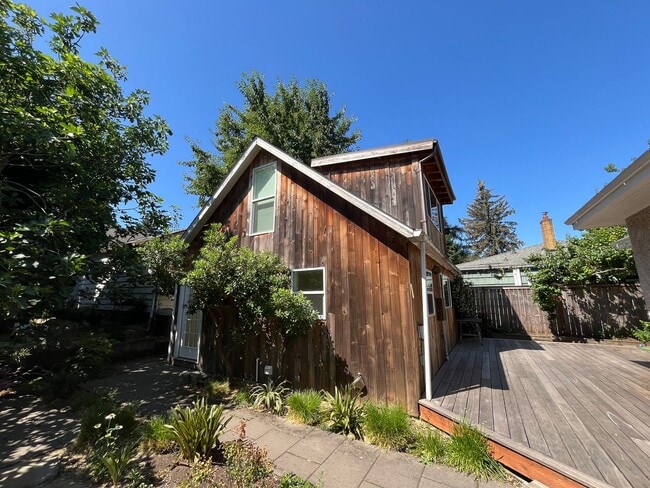 Building Photo - Custom Built 1Bd/ 1Ba home in Piedmont Neighborhood! ~ Skylight, Driveway Parking, Washer/Dryer! ...