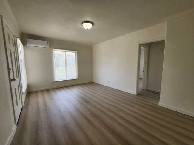 Building Photo - 1534 Meadowbrook Ave