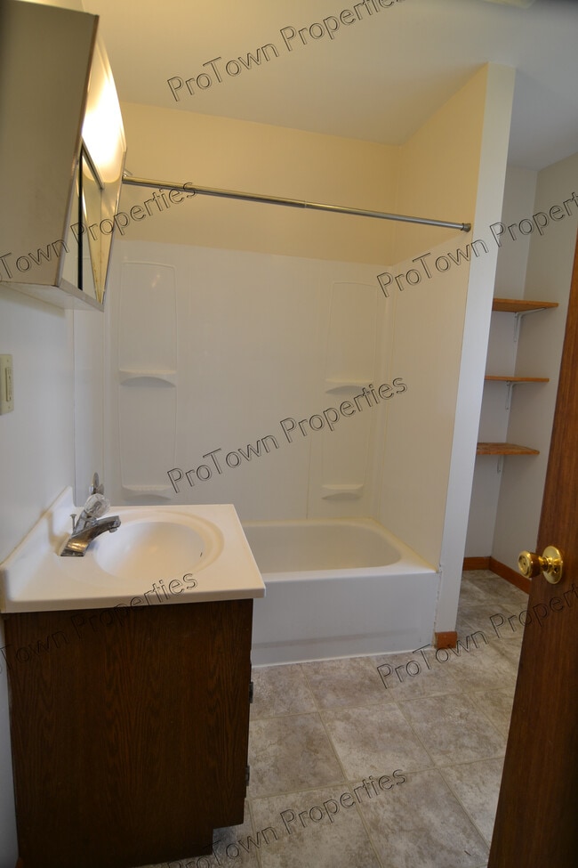 Foto del edificio - 106 Bowen Pl