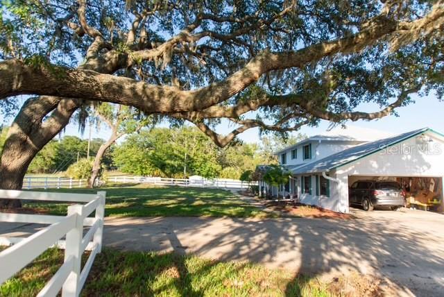 Foto del edificio - 315 Lazy Acres Ln