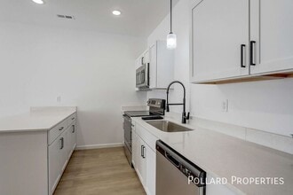 Building Photo - 422 Parkview Dr